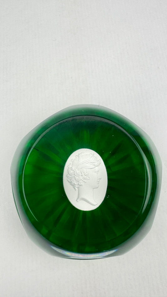 Presse-papier Cristallerie de Sèvres cristal vert sulfure profil
