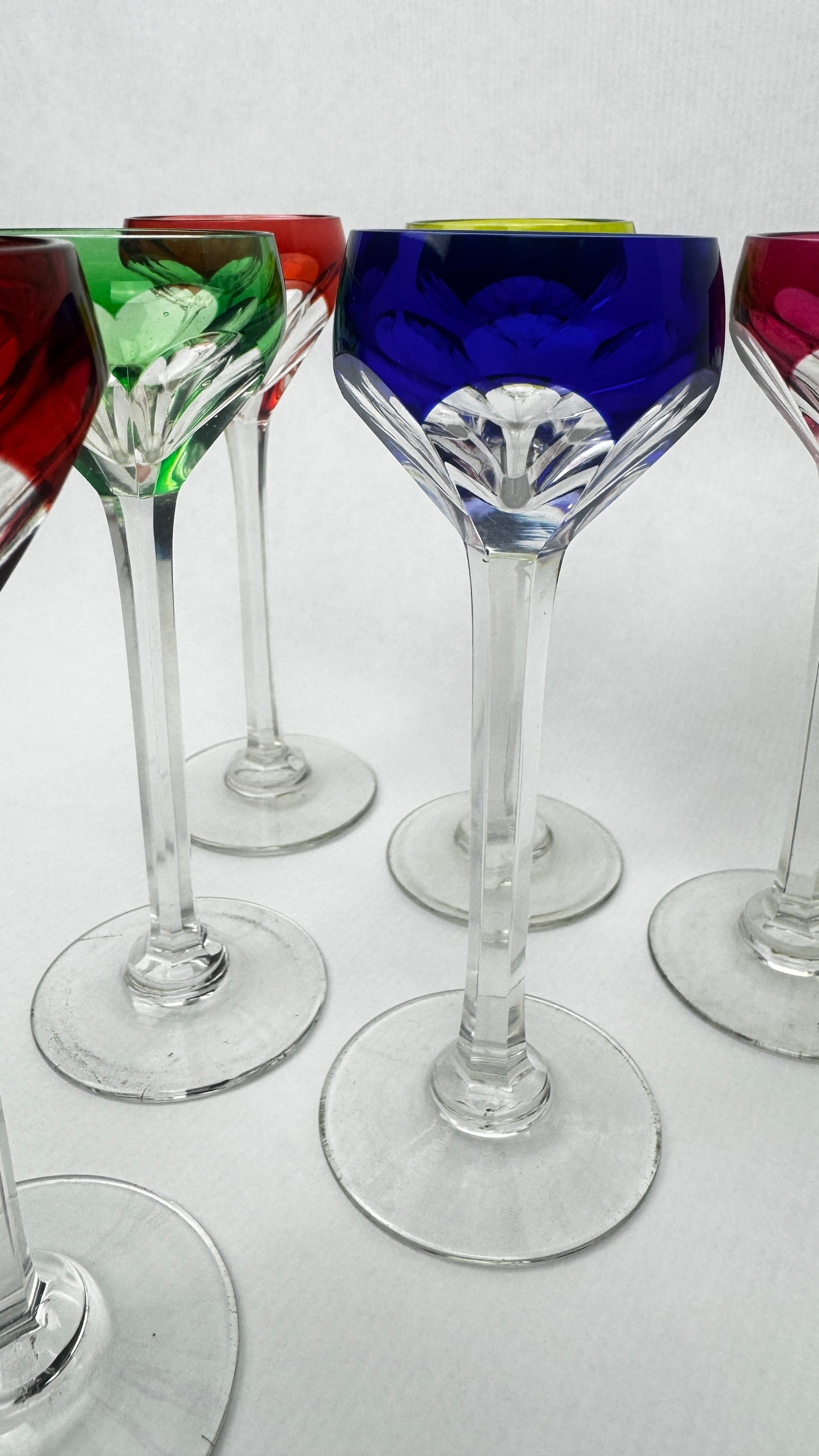 Lot de 6 verres à liqueur en cristal doublé coloré – Saint-Louis – Modèle Bristol – H. 13 cm
