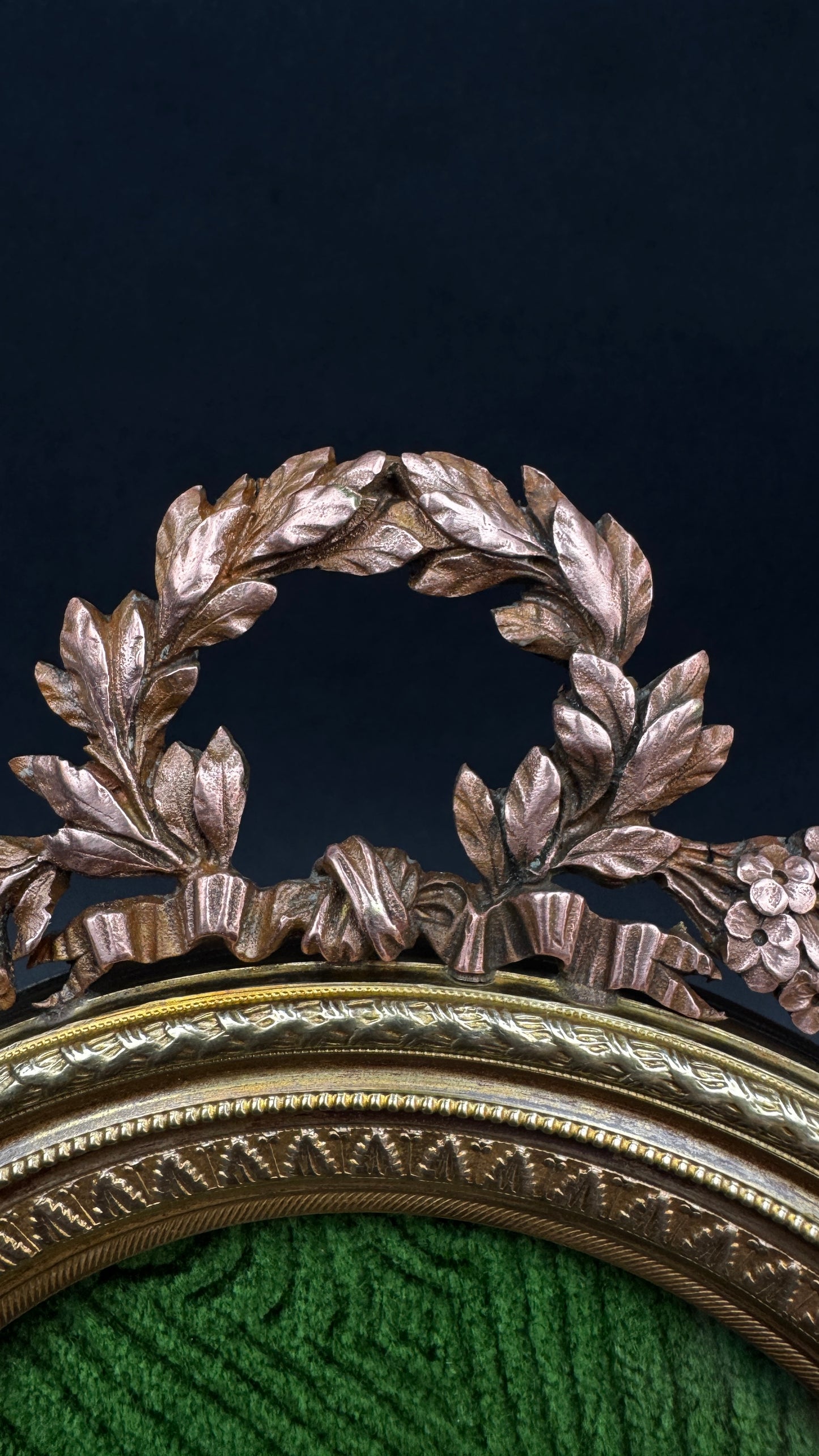 Cadre rond style Louis XVI bronze couronne laurier 19 cm
