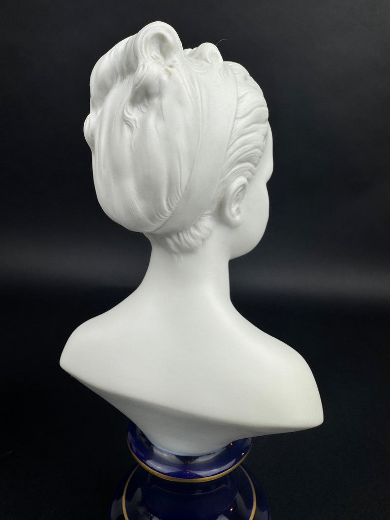 Paire de bustes Enfants Brongniart en biscuit de porcelaine de Limoges sur base bleu cobalt et or