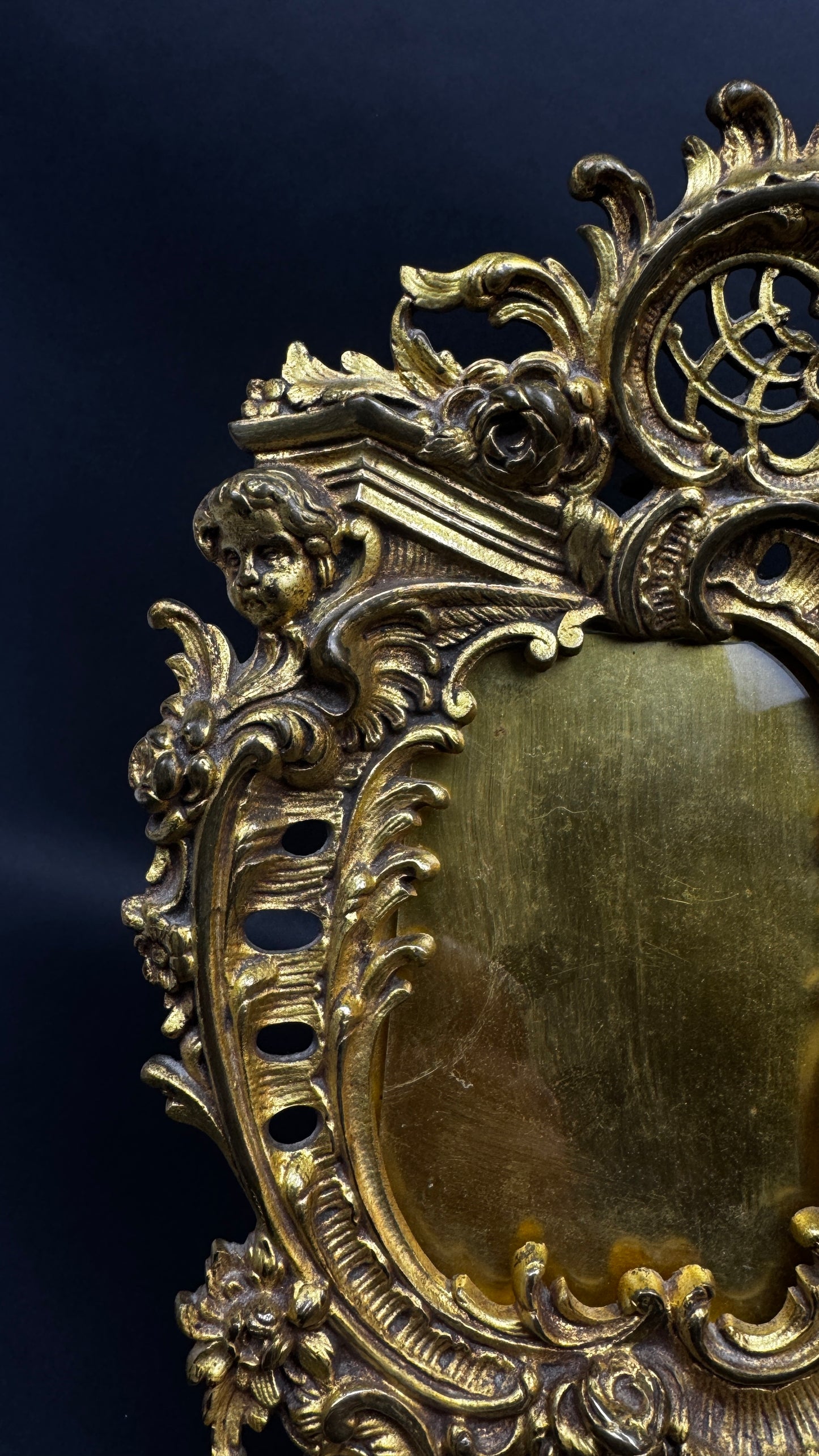 PAIRE DE CADRES EN BRONZE DORÉ STYLE LOUIS XV FIN XIXe SIÈCLE