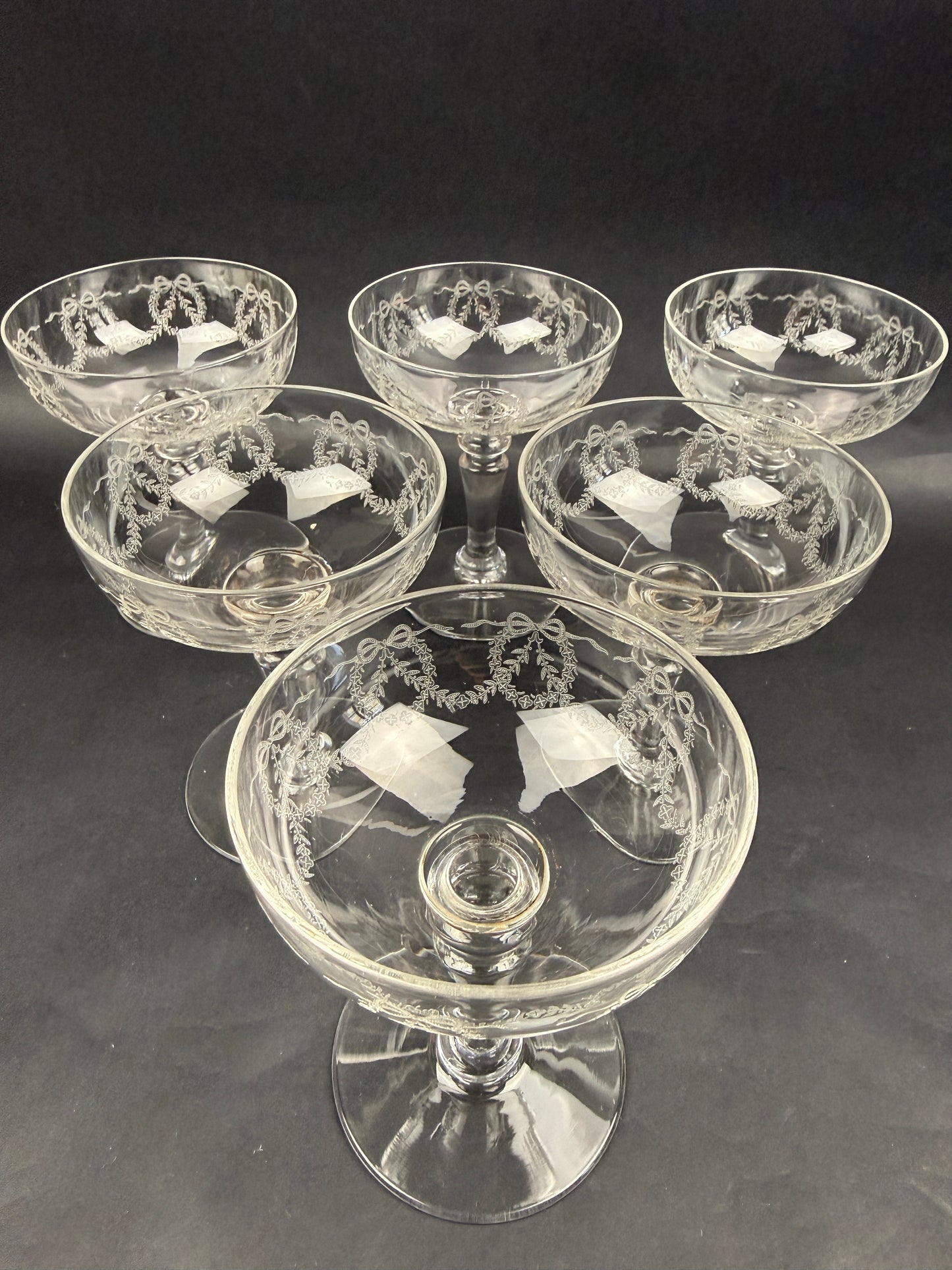 Suite de 6 coupes à champagne en cristal gravé, lot n°1