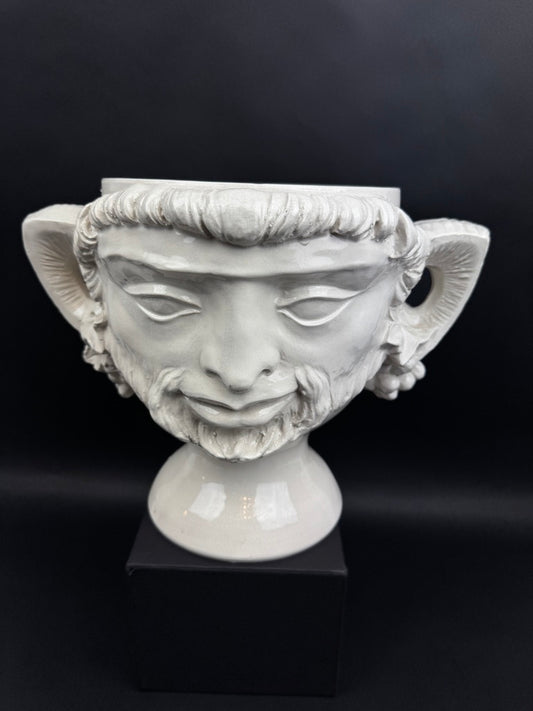 Grand cache pot faïence blanche têtes de faunes vers 1900