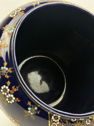 Cache-pot en porcelaine de Limoges décor émaillé or et fleurs relief bleu de Four