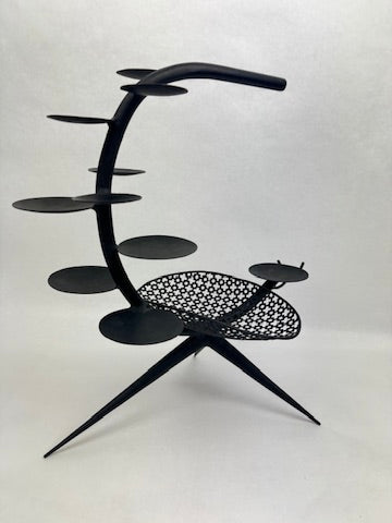 Chandelier sculpture en fer perforé motif trèfle style Mathieu Matégot 1950