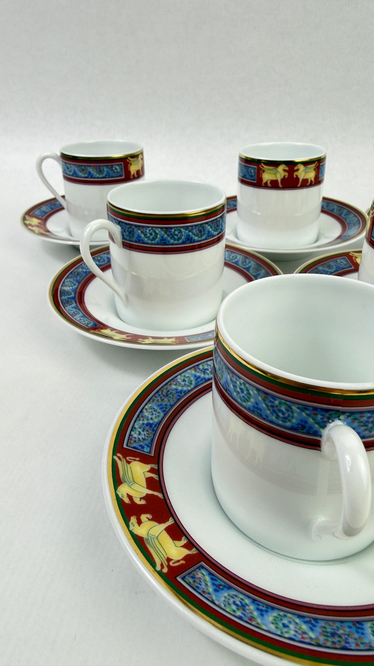 Raynaud Limoges — Six tasses à café en porcelaine, modèle Pégase