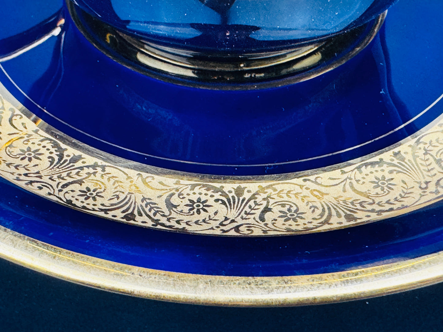 Service à café tête à tête bleu de Four et or Legle Limoges, porcelaine d’art