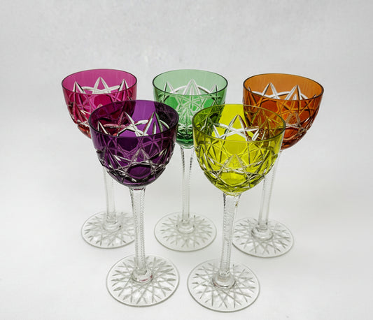 Suite de 5 verres anciens en cristal taillé doublé couleur 19 cm – Baccarat – Modèle S1136 – vers 1890