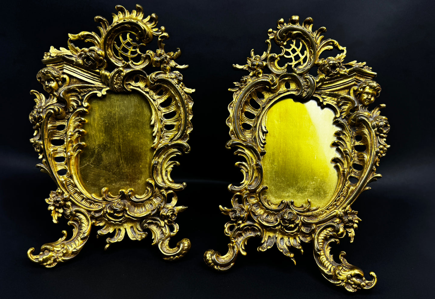 PAIRE DE CADRES EN BRONZE DORÉ STYLE LOUIS XV FIN XIXe SIÈCLE