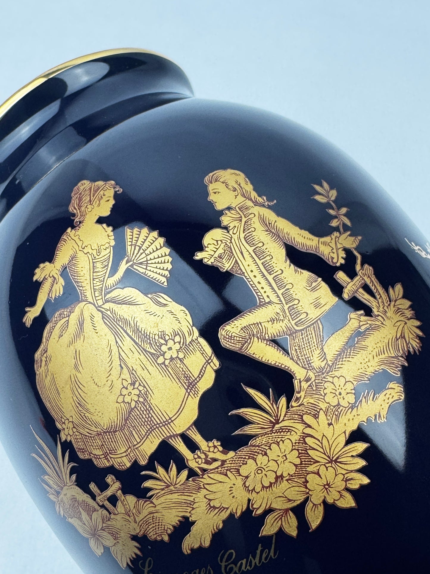 Vase Limoges Castel décor romantique doré à l’or 22 carats – H25 cm