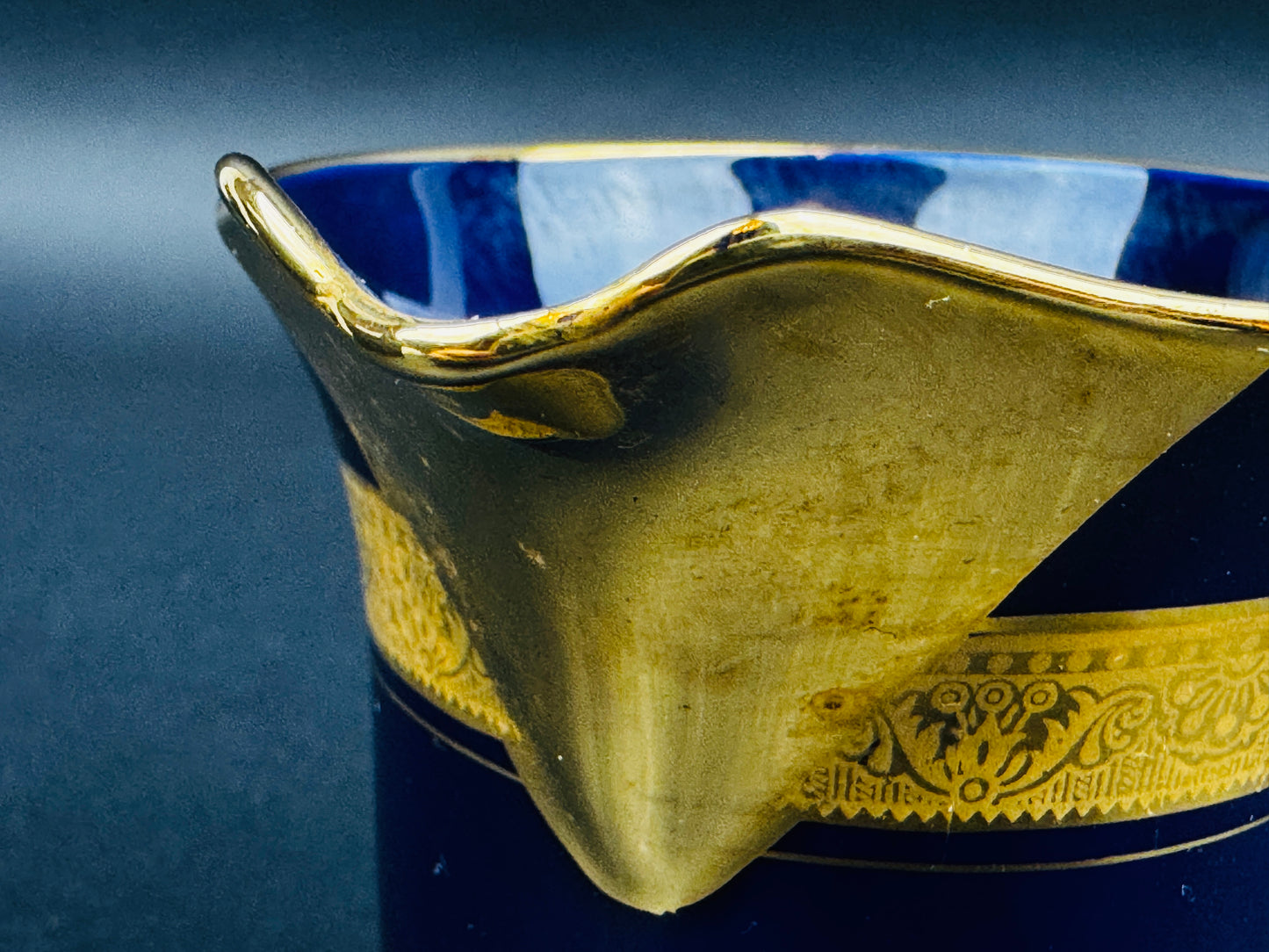 Service à café tête à tête bleu de Four et or Legle Limoges, porcelaine d’art