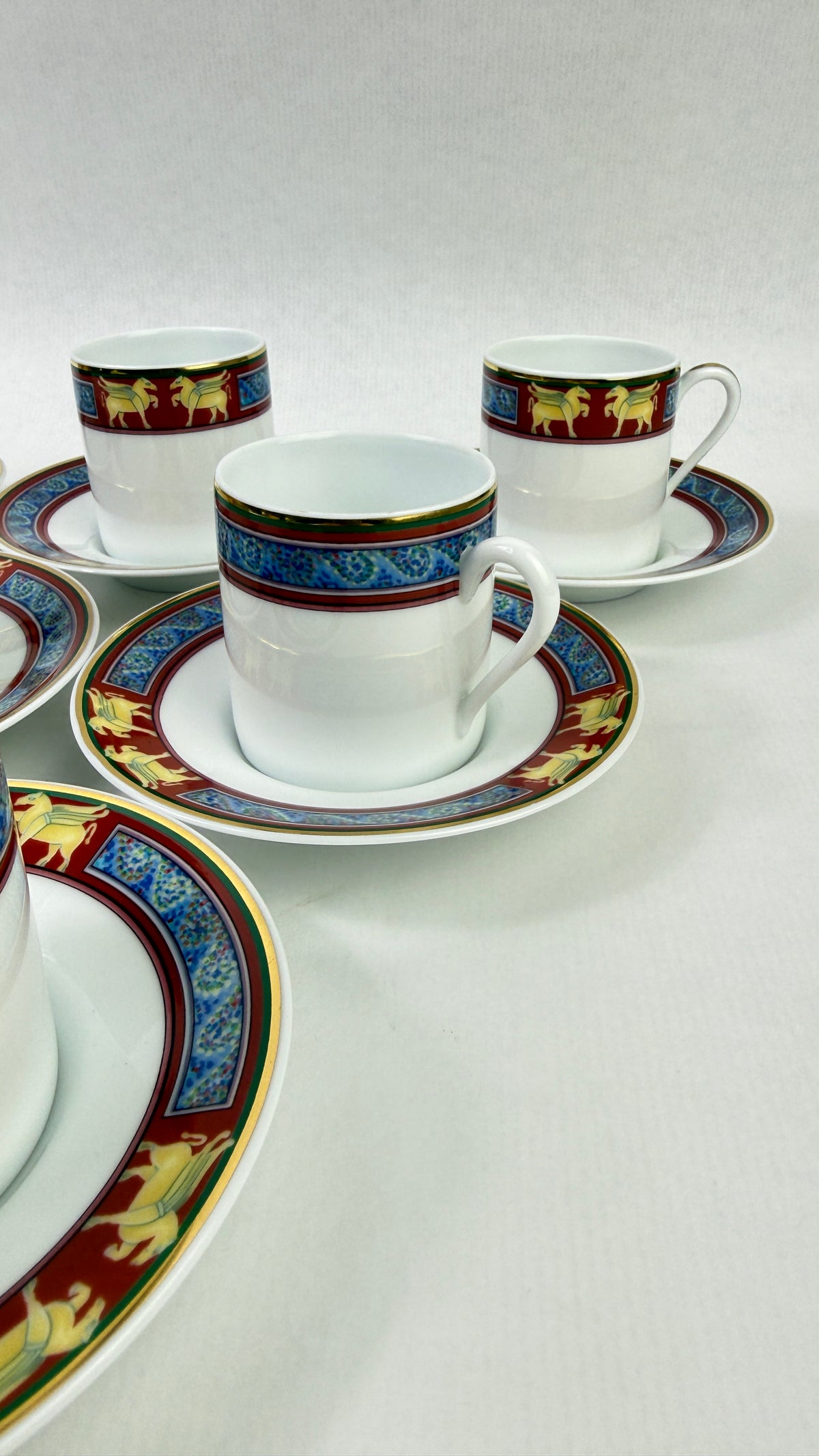 Raynaud Limoges — Six tasses à café en porcelaine, modèle Pégase