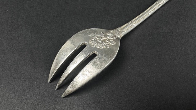 Six fourchettes a huitres Christofle modele Chrysanthème metal argente