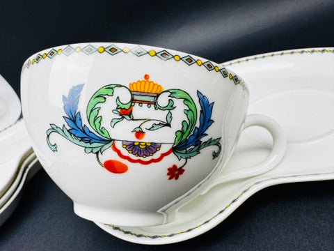 Suite de 4 tasses à déjeuner Porcelaine de Paris modèle Pavot