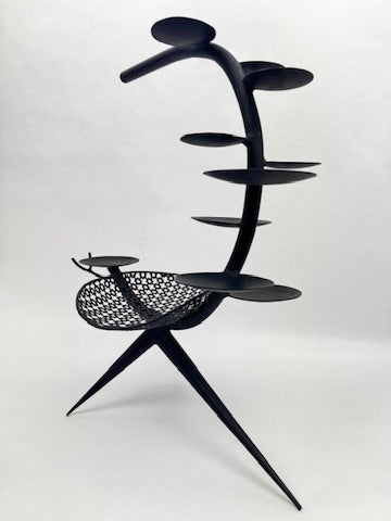 Chandelier sculpture en fer perforé motif trèfle style Mathieu Matégot 1950