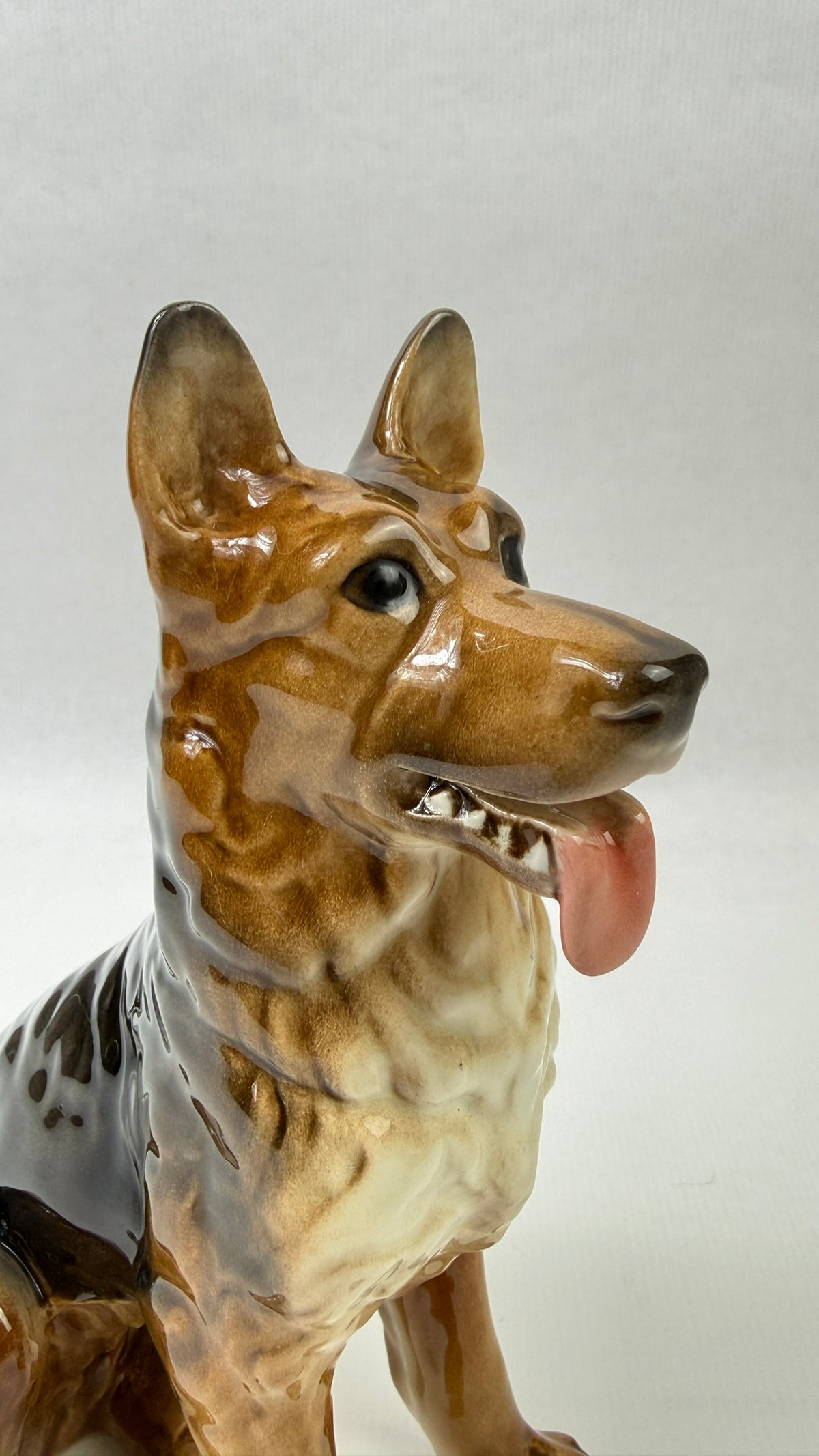Grand berger allemand assis Goebel Germany en porcelaine vintage