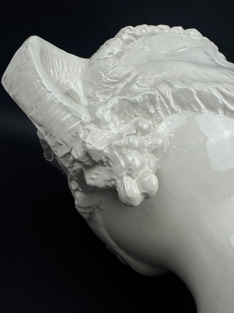 Grand cache pot faïence blanche têtes de faunes vers 1900