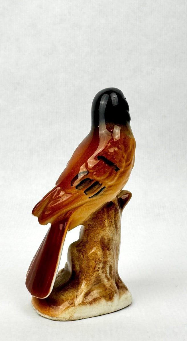 Petit oiseau en porcelaine peinte – modèle vintage anglais