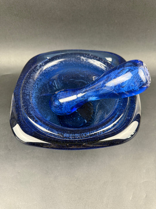 Mortier et pilon dans le gout de Biot, bleu dur