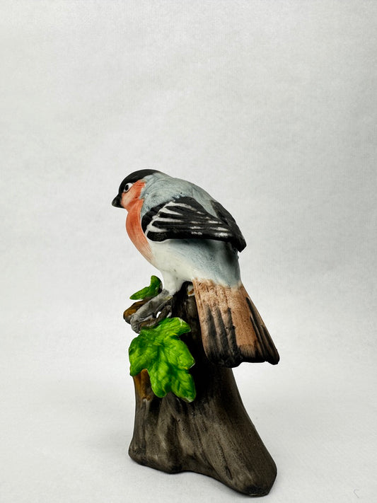 Bouvreuil pivoine en porcelaine non émaillée – vers 1950