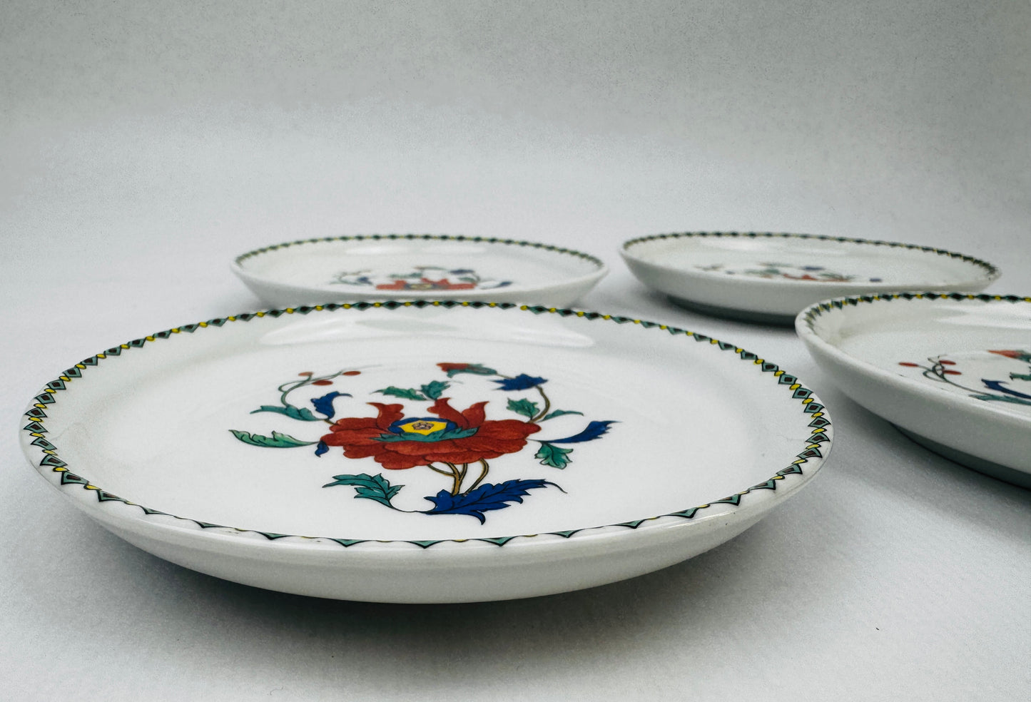 4 coupelles Porcelaine de Paris décor Pavot fleurs rouges et bleues