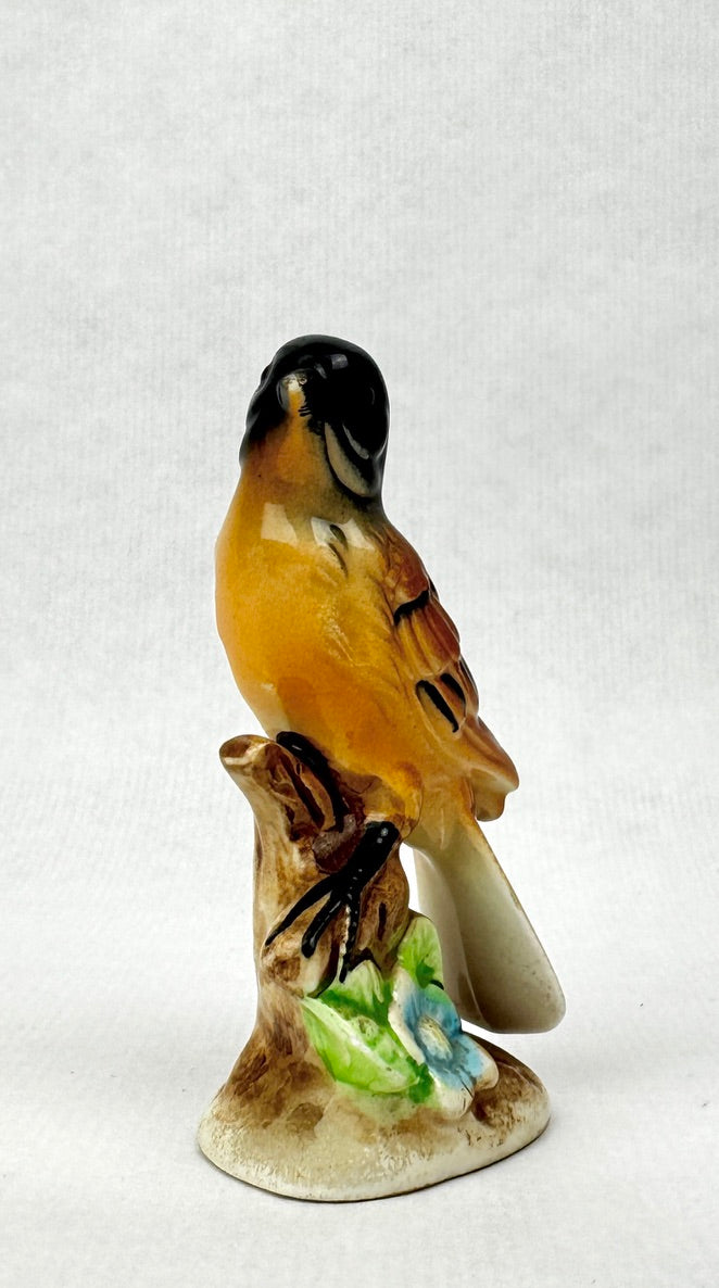 Petit oiseau en porcelaine peinte – modèle vintage anglais