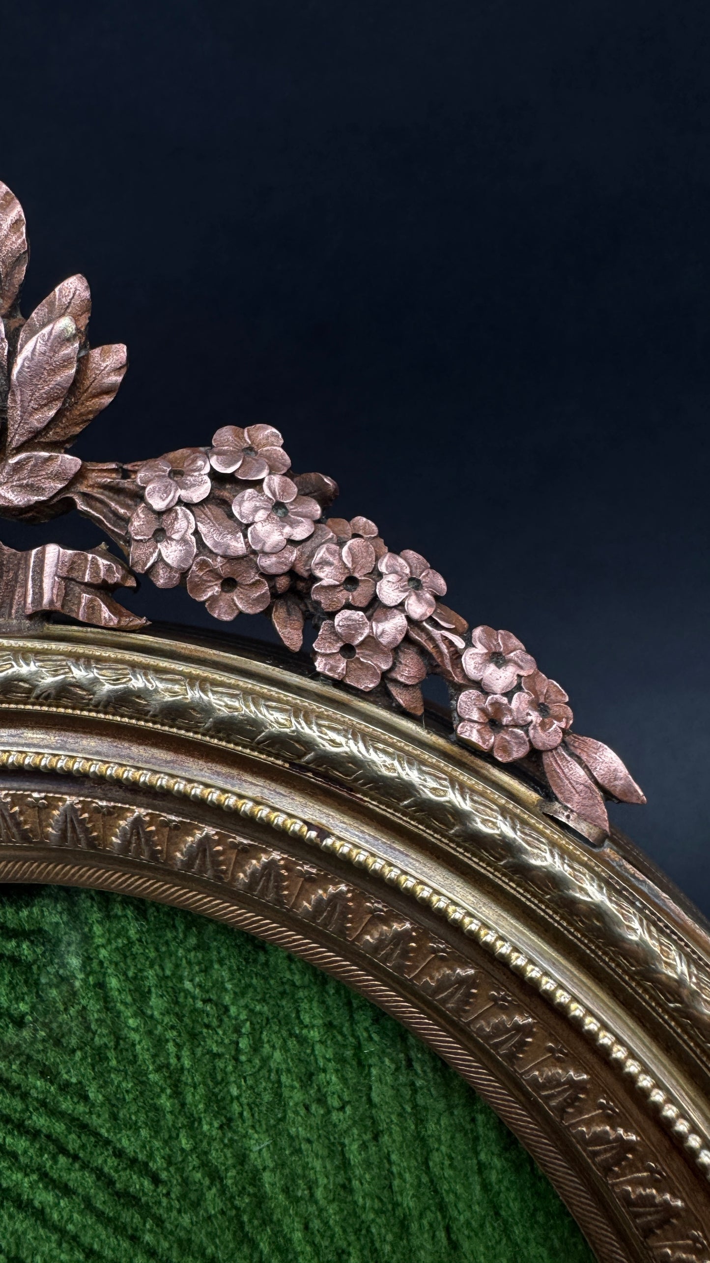 Cadre rond style Louis XVI bronze couronne laurier 19 cm