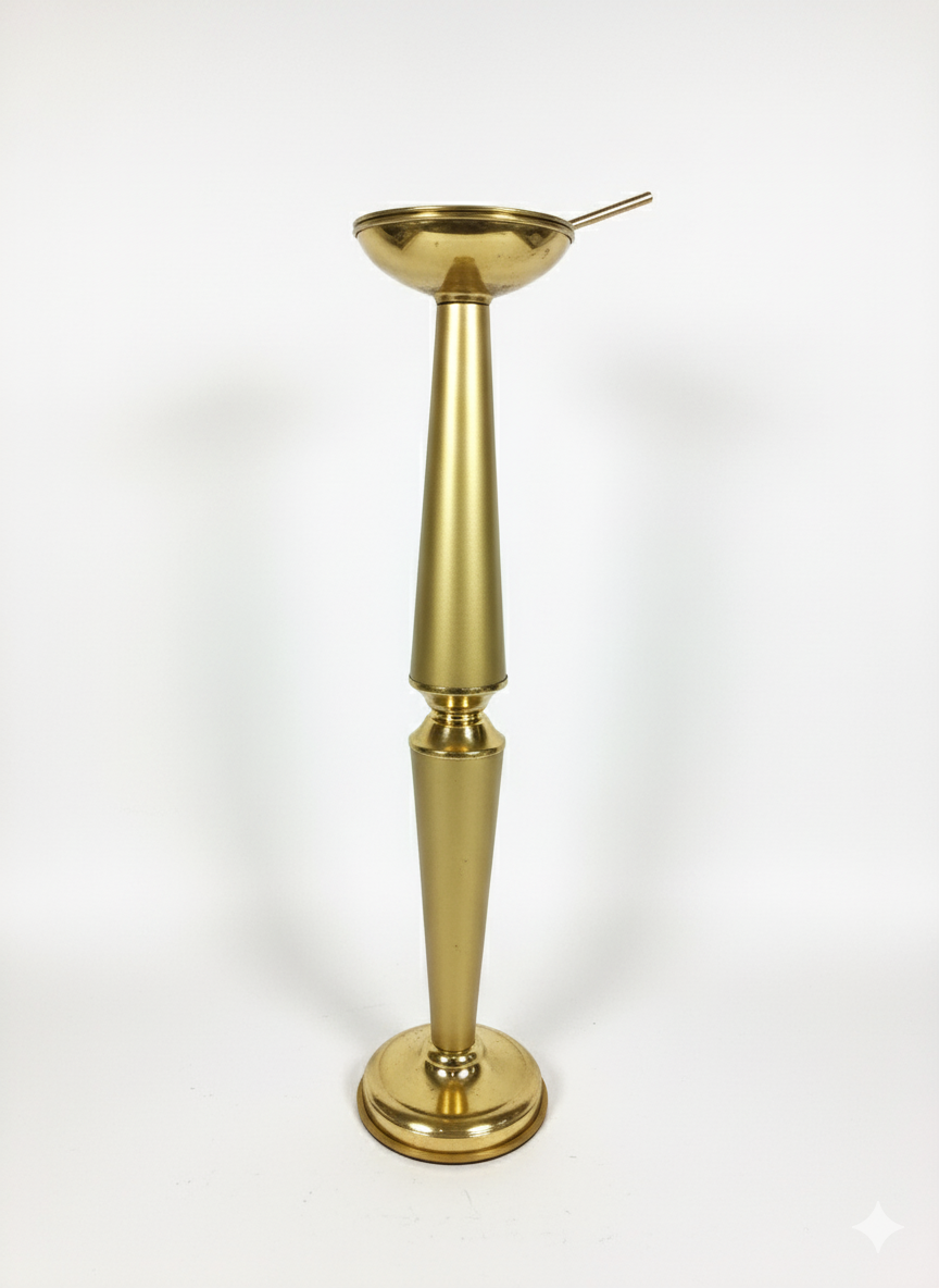 Ensemble liturgique chapelle mi-siècle laiton et polymère croix lampes bénitier