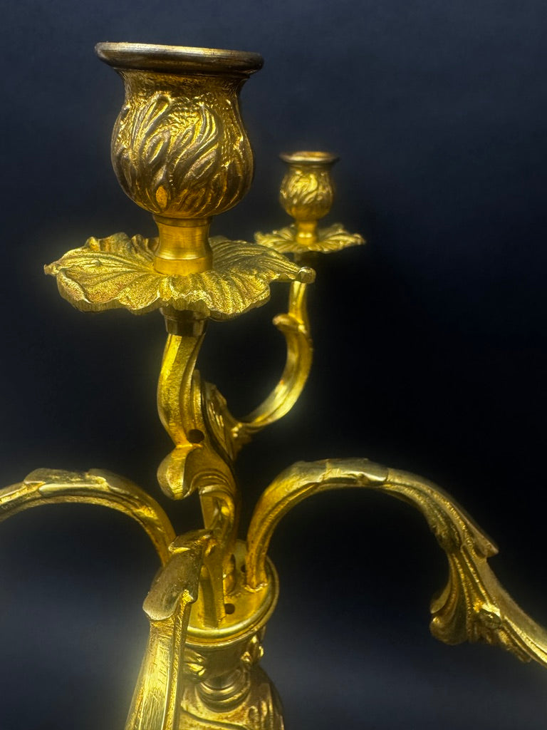 Candélabre à cinq lumières bronze doré style Louis XV rocaille XIXe