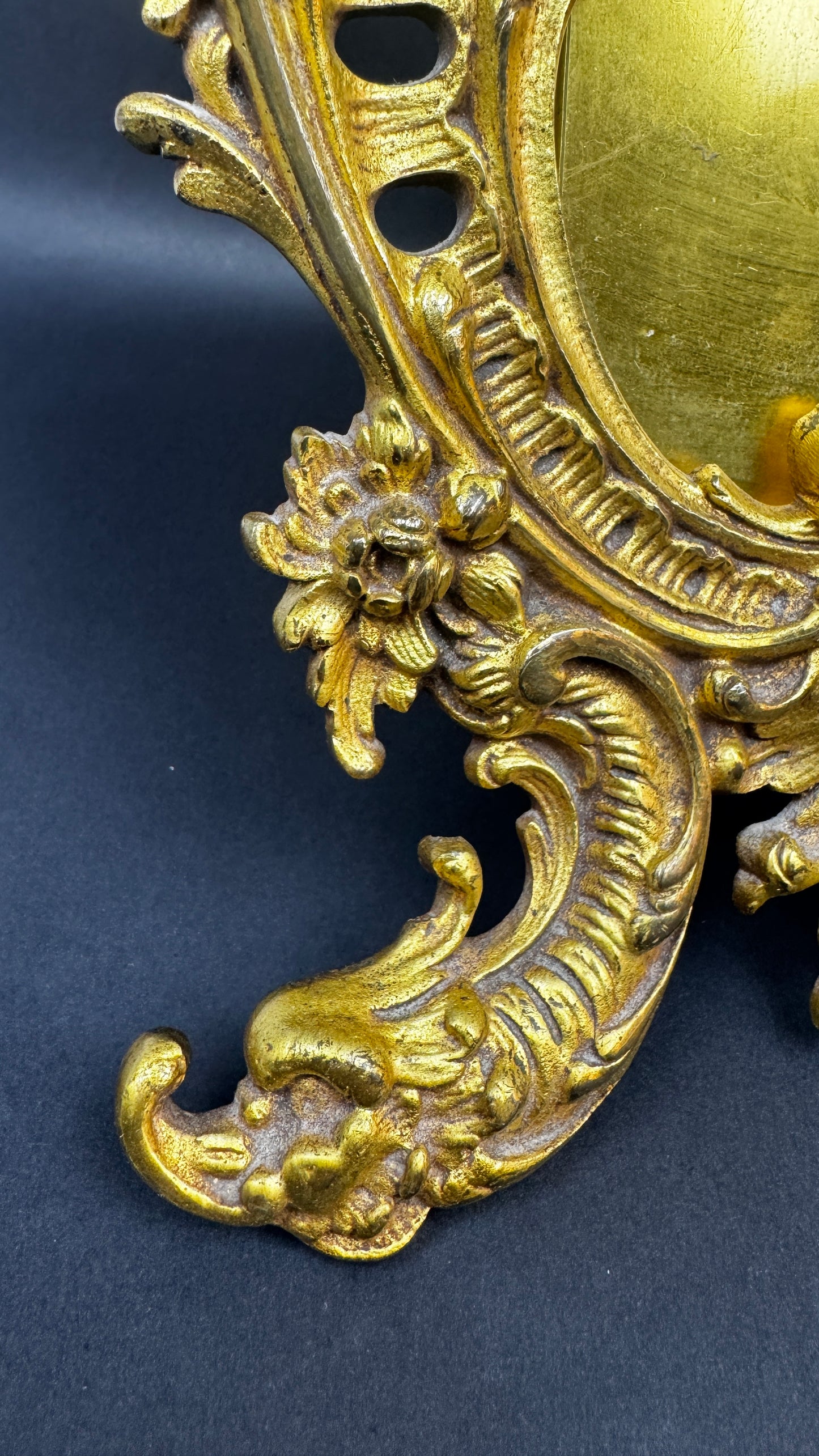 PAIRE DE CADRES EN BRONZE DORÉ STYLE LOUIS XV FIN XIXe SIÈCLE