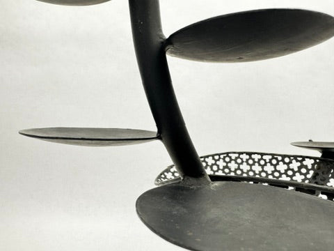 Chandelier sculpture en fer perforé motif trèfle style Mathieu Matégot 1950