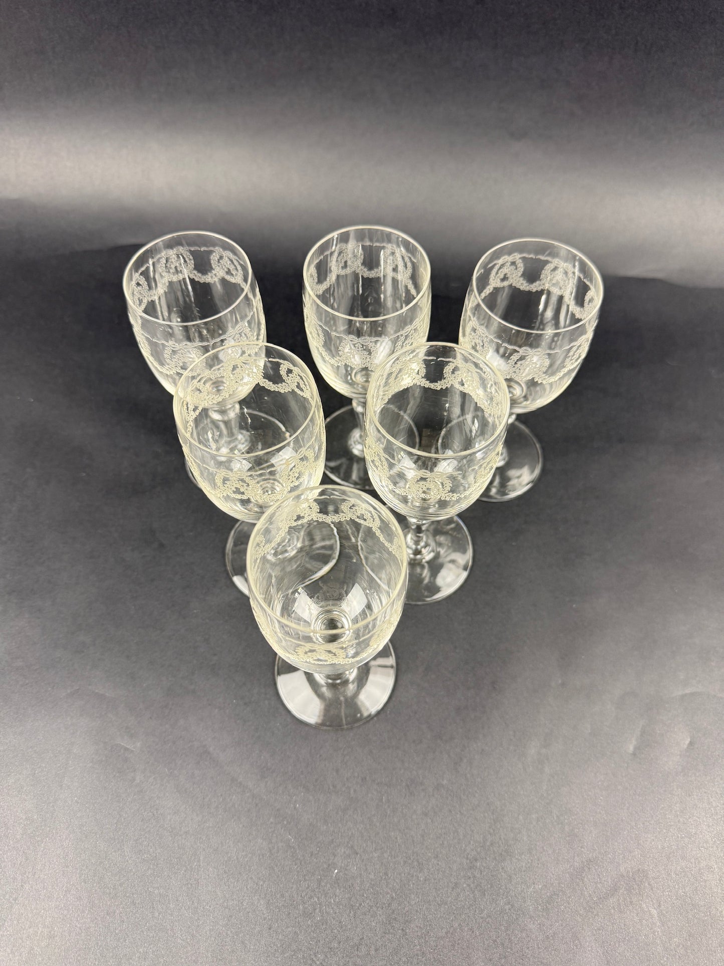 Suite de 6 verres à vin blanc/porto en cristal gravé