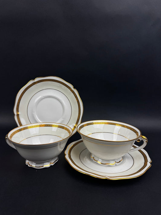 Série de 2 Tasses à thé Limoges porcelaine blanche et or décor géométrique