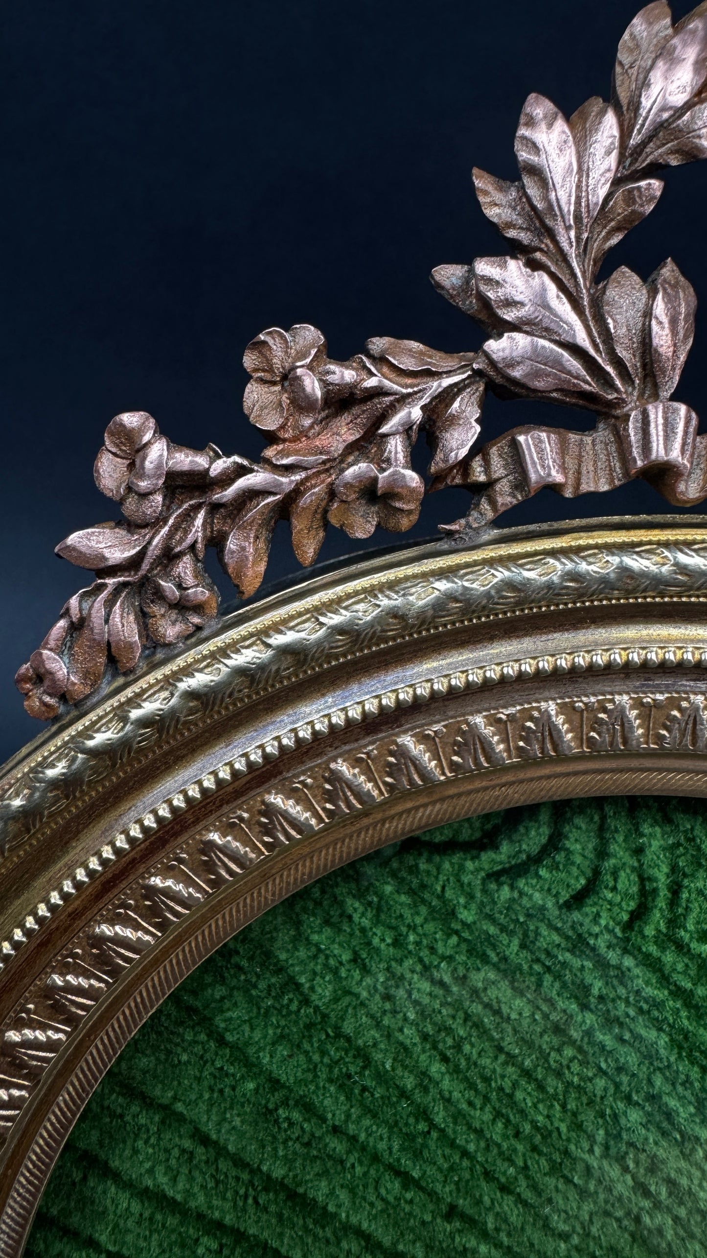 Cadre rond style Louis XVI bronze couronne laurier 19 cm