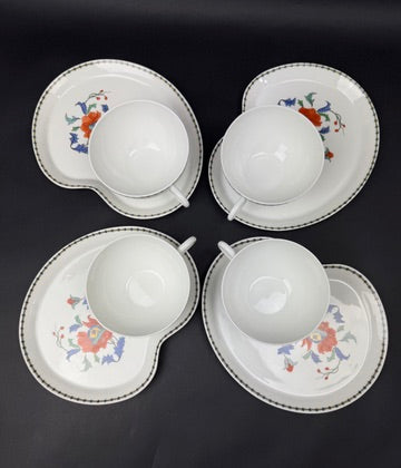 Suite de 4 tasses à déjeuner Porcelaine de Paris modèle Pavot
