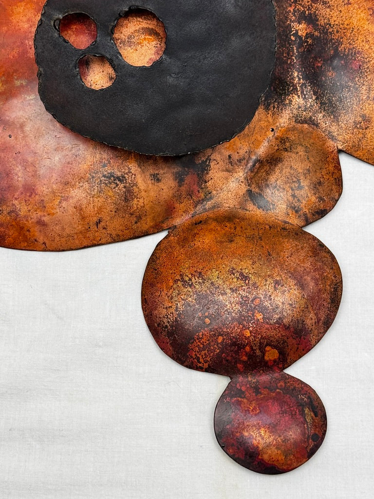 Ensemble de sculptures murales brutalistes signées B + D, vers 1965–1975