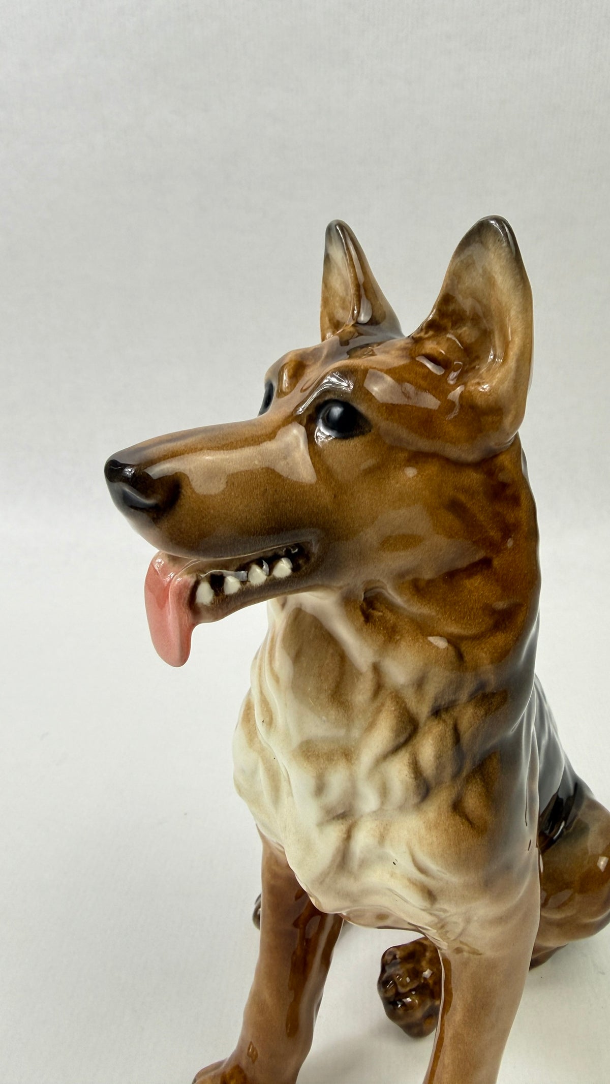Grand berger allemand assis Goebel Germany en porcelaine vintage