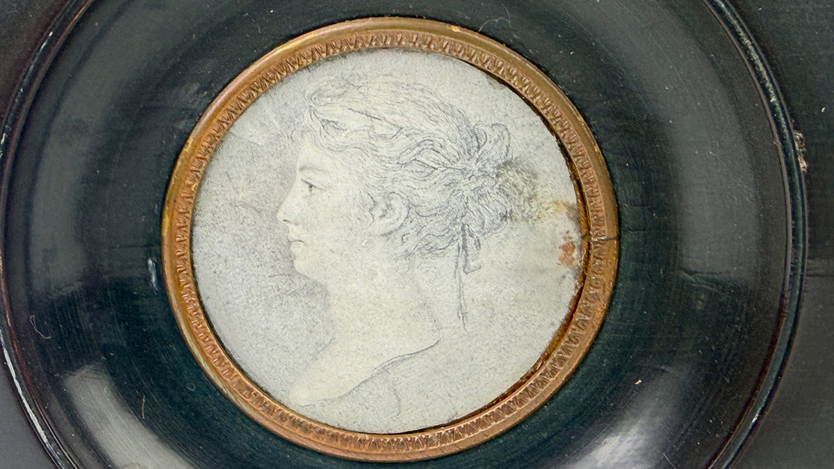 Profil féminin à la mine de plomb, miniature en tondo du début du XIXe siècle