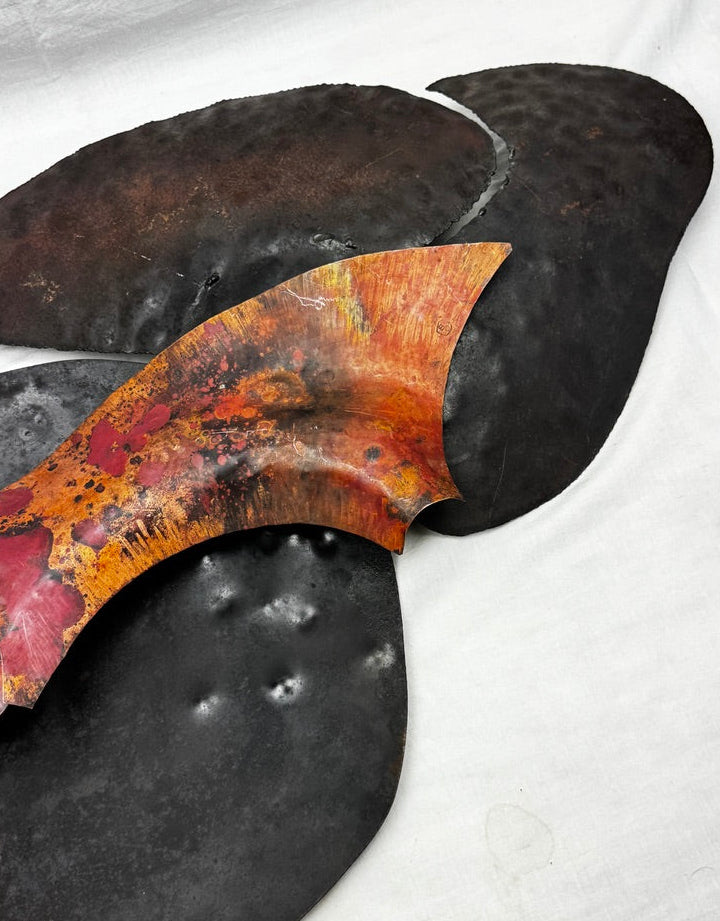 Ensemble de sculptures murales brutalistes signées B + D, vers 1965–1975