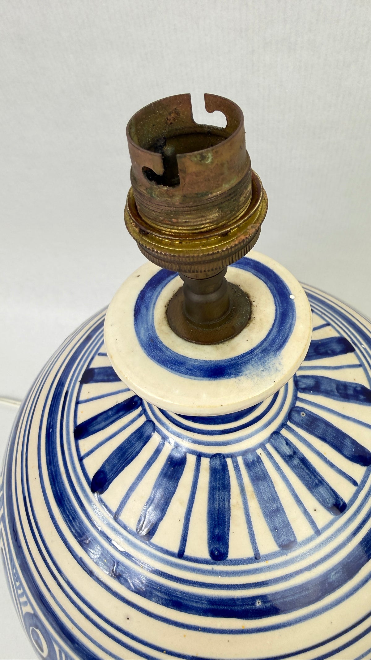 Lampe boule en céramique de Talavera La Menora bleu et blanc vintage