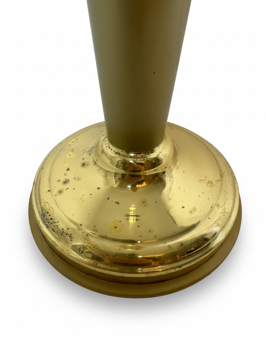 Ensemble liturgique chapelle mi-siècle laiton et polymère croix lampes bénitier