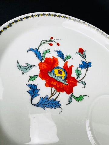 Suite de 4 tasses à déjeuner Porcelaine de Paris modèle Pavot