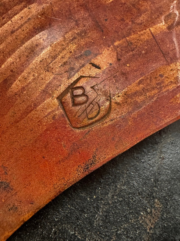 Ensemble de sculptures murales brutalistes signées B + D, vers 1965–1975