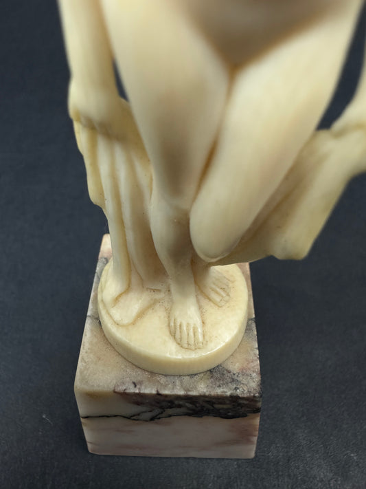 D. Chiparus (1886-1947) – Jeune femme nue, vers 1930 – Sculpture Art Déco sur socle en marbre rose