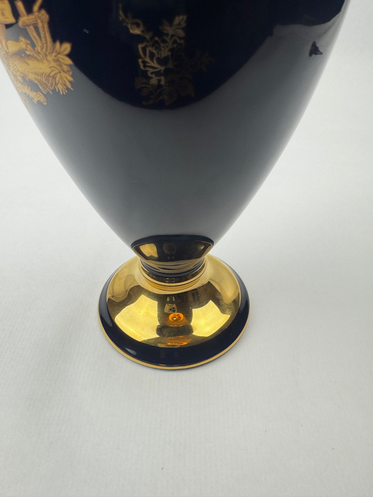 Vase Limoges Castel décor romantique doré à l’or 22 carats – H25 cm
