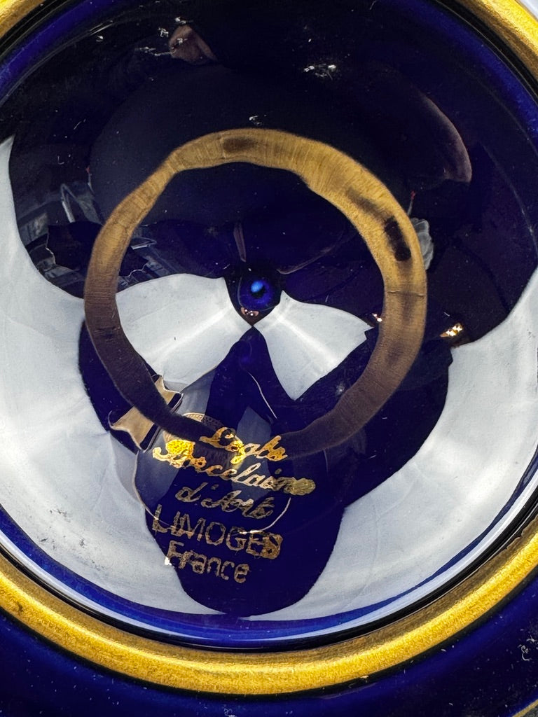 Service à café tête à tête bleu de Four et or Legle Limoges, porcelaine d’art