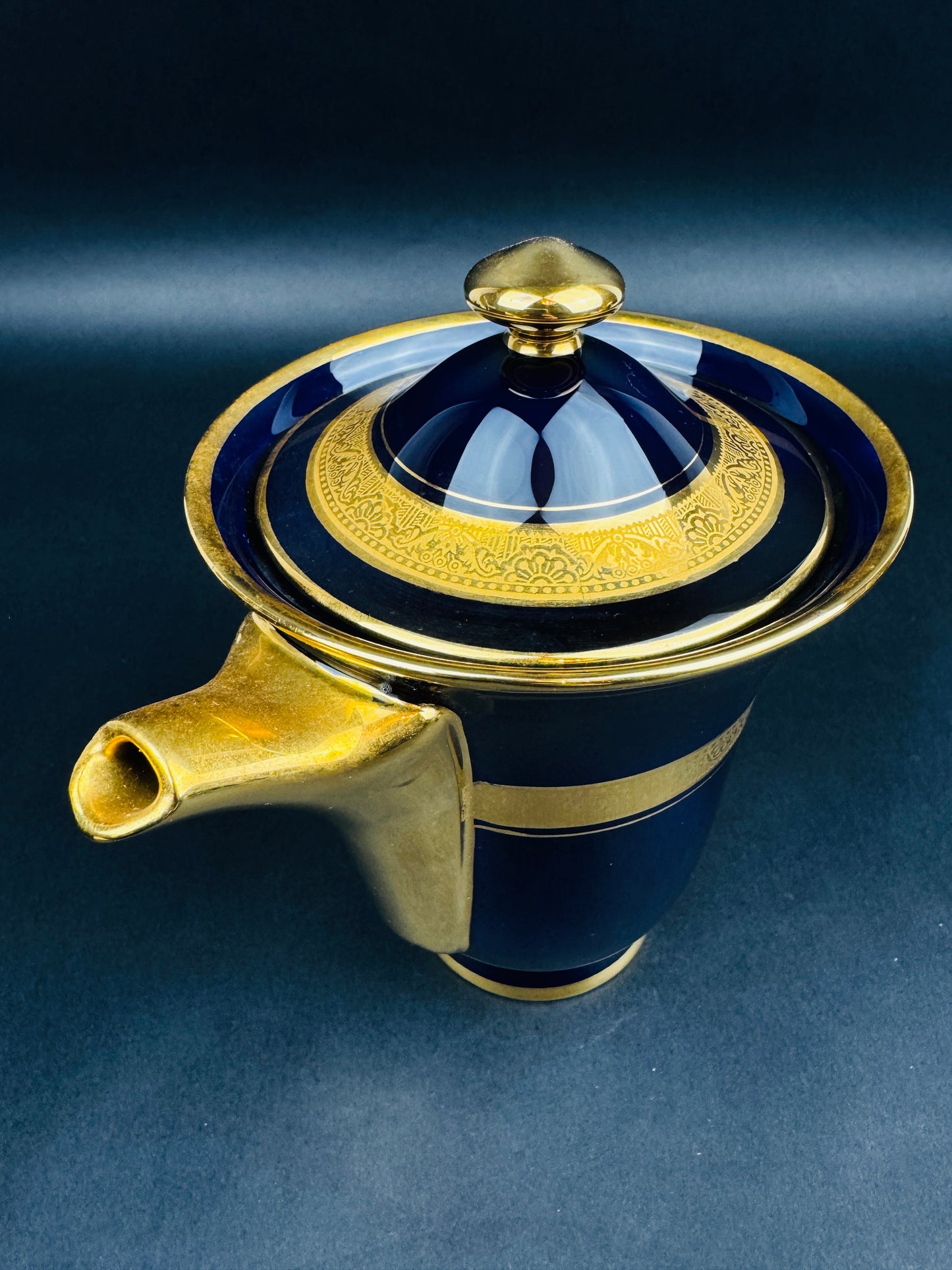 Service à café tête à tête bleu de Four et or Legle Limoges, porcelaine d’art