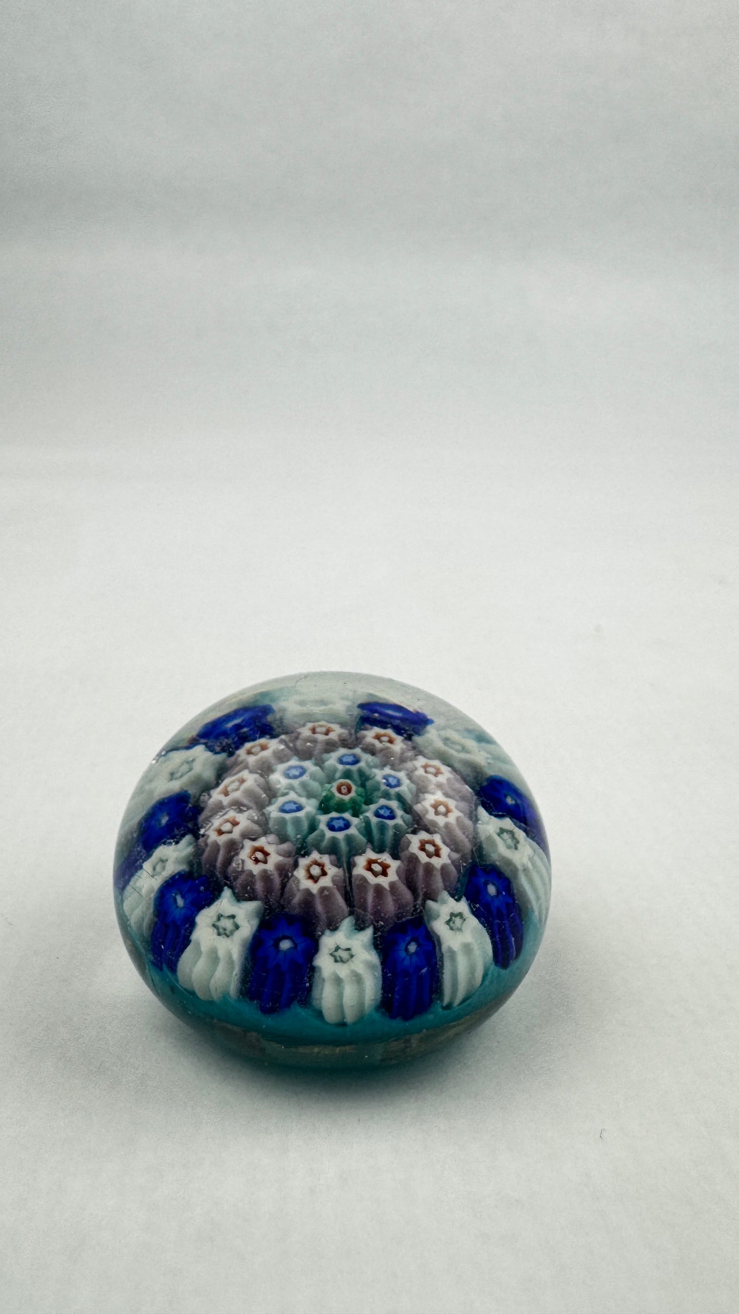 Presse papier millefiori turquoise bleu blanc XXe siecle