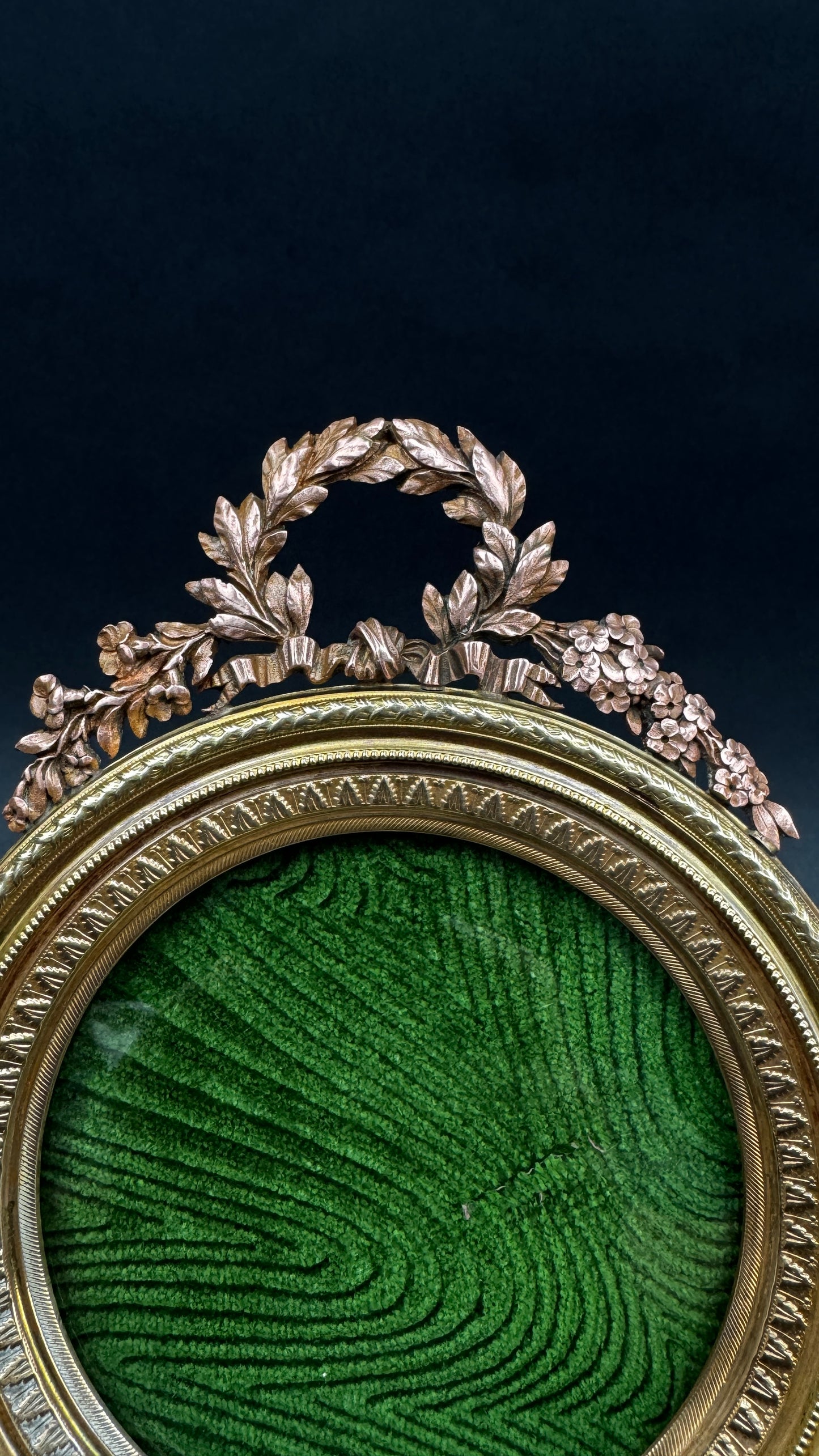 Cadre rond style Louis XVI bronze couronne laurier 19 cm