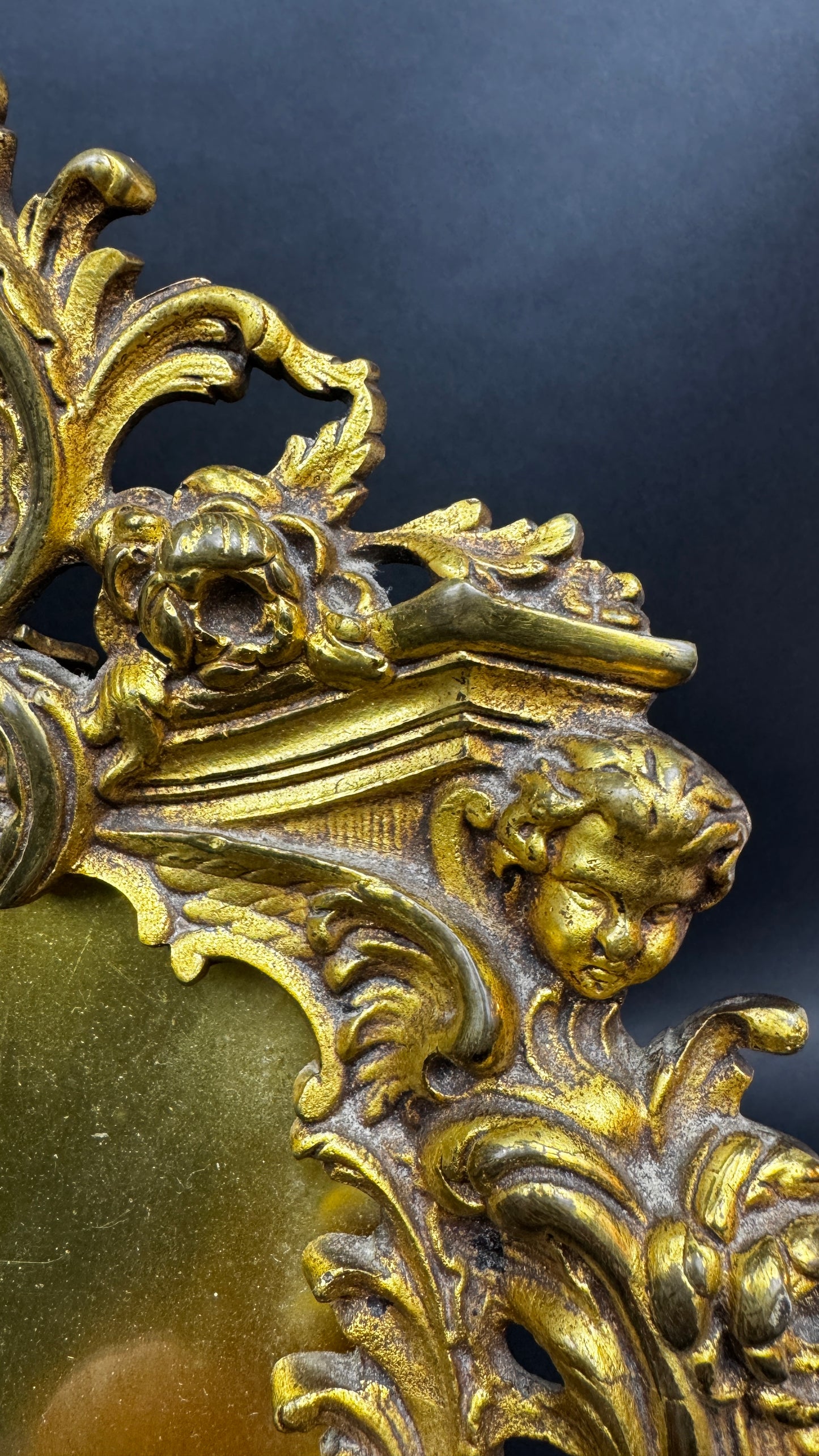 PAIRE DE CADRES EN BRONZE DORÉ STYLE LOUIS XV FIN XIXe SIÈCLE